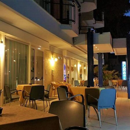 Hotel Canasta Riccione Extérieur photo