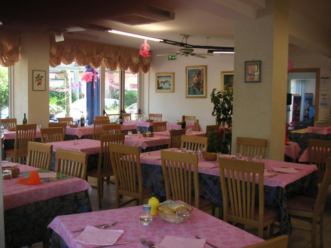 Hotel Canasta Riccione Extérieur photo