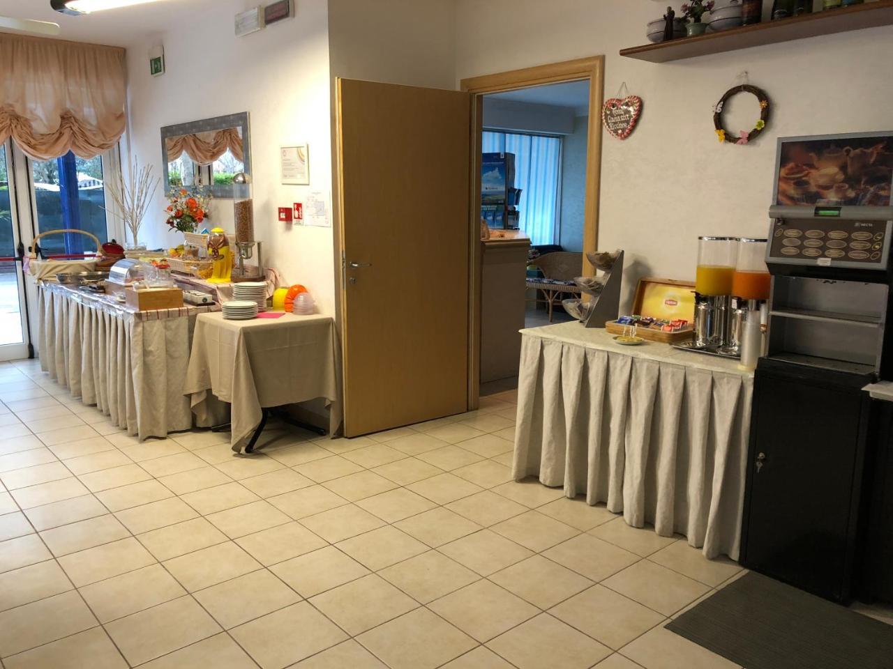 Hotel Canasta Riccione Extérieur photo
